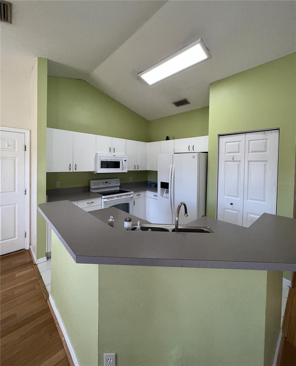 6807 KINGSTON DR, TAMPA, FL, 33619