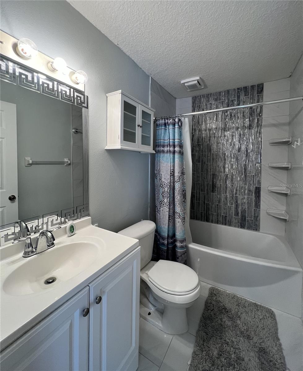 6807 KINGSTON DR, TAMPA, FL, 33619