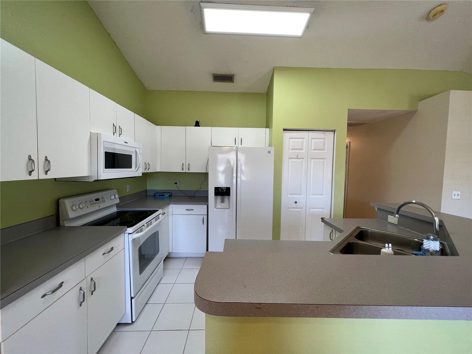 6807 KINGSTON DR, TAMPA, FL, 33619