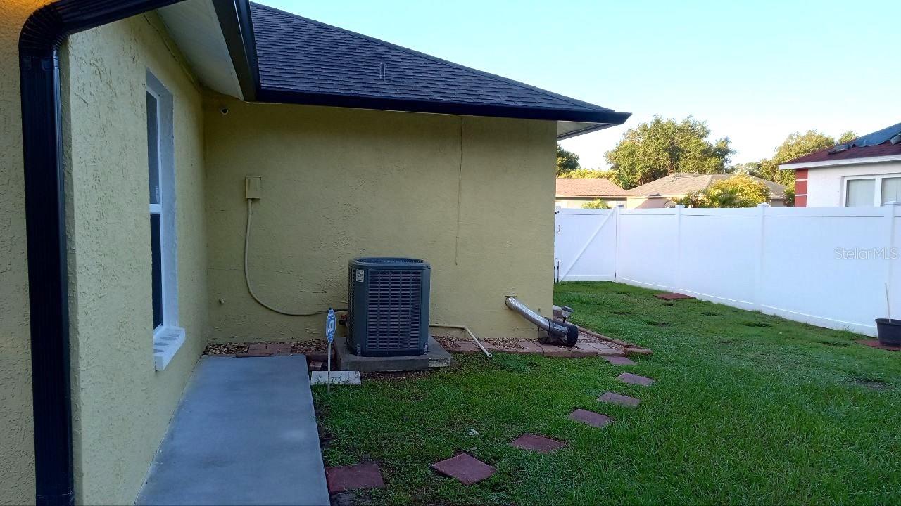 6807 KINGSTON DR, TAMPA, FL, 33619