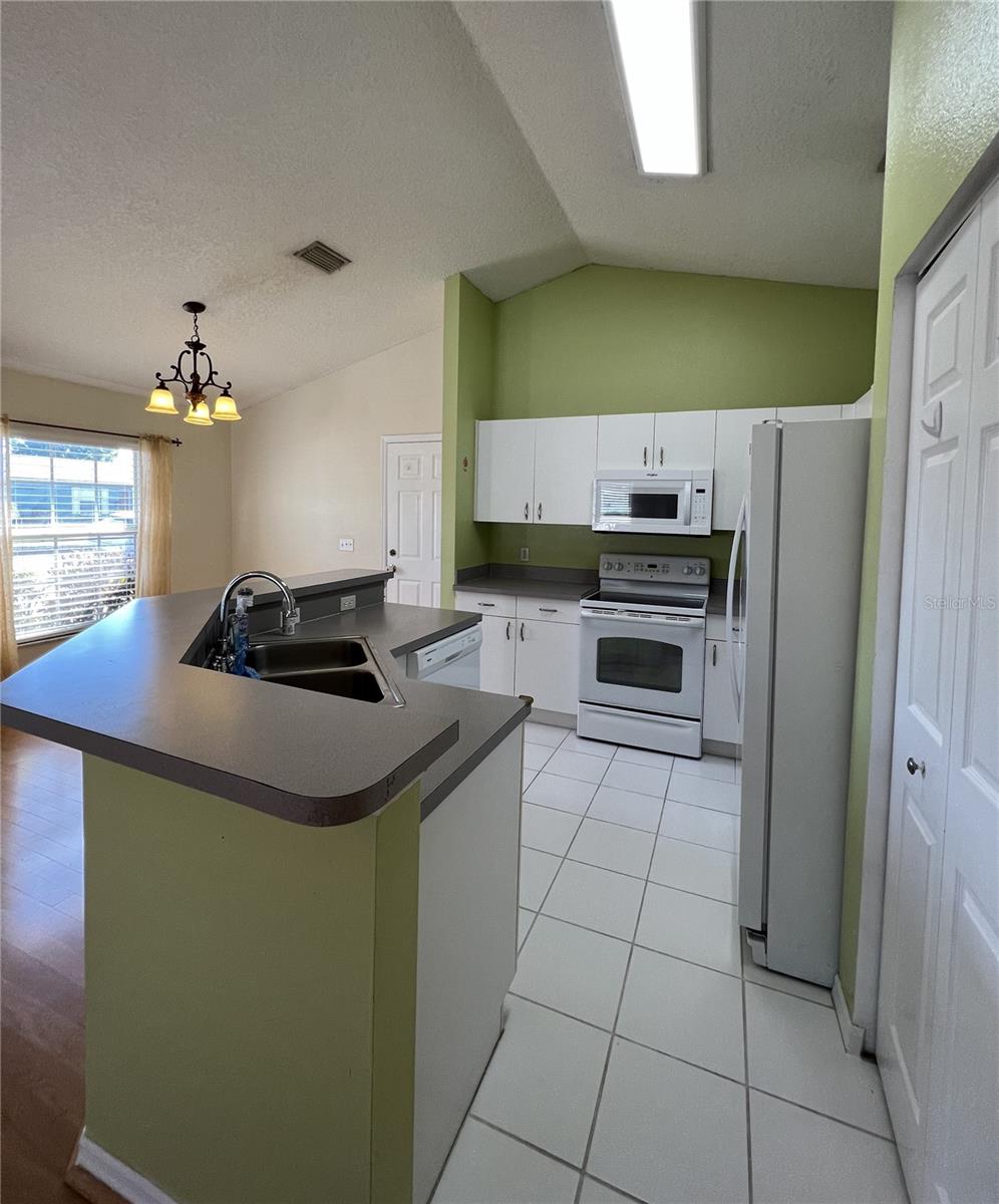 6807 KINGSTON DR, TAMPA, FL, 33619