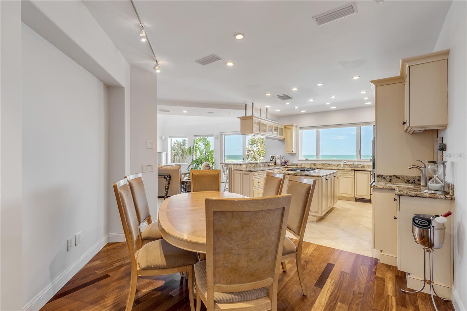 V4942890 Property Photo