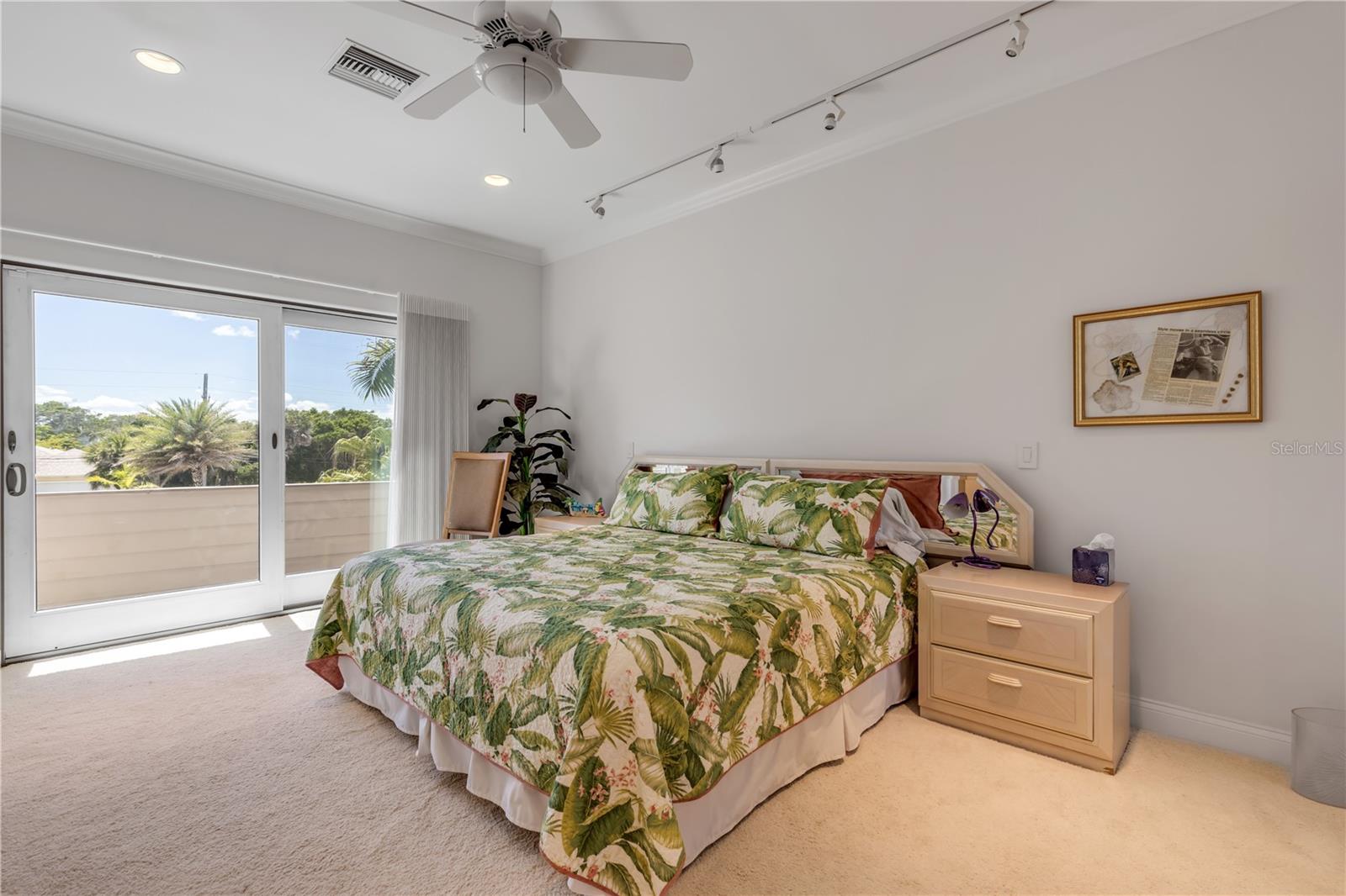 V4942890 Property Photo