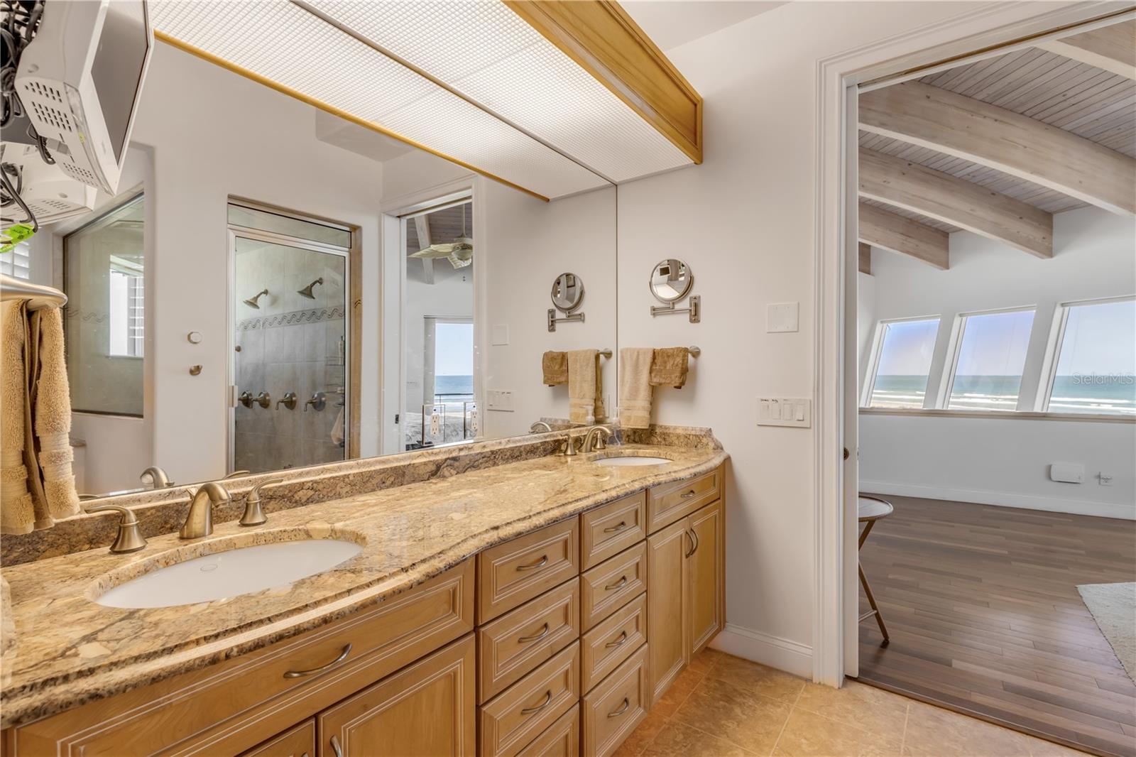 V4942890 Property Photo