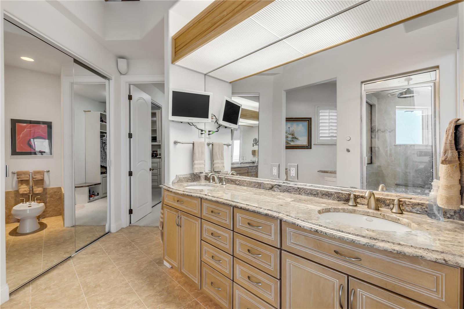 V4942890 Property Photo