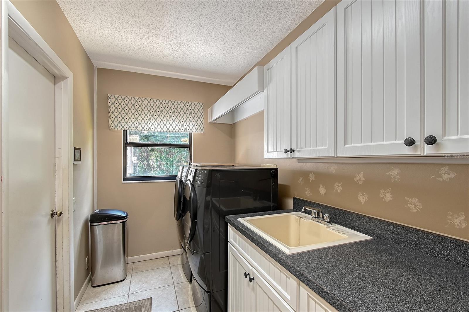 A4653559 Property Photo