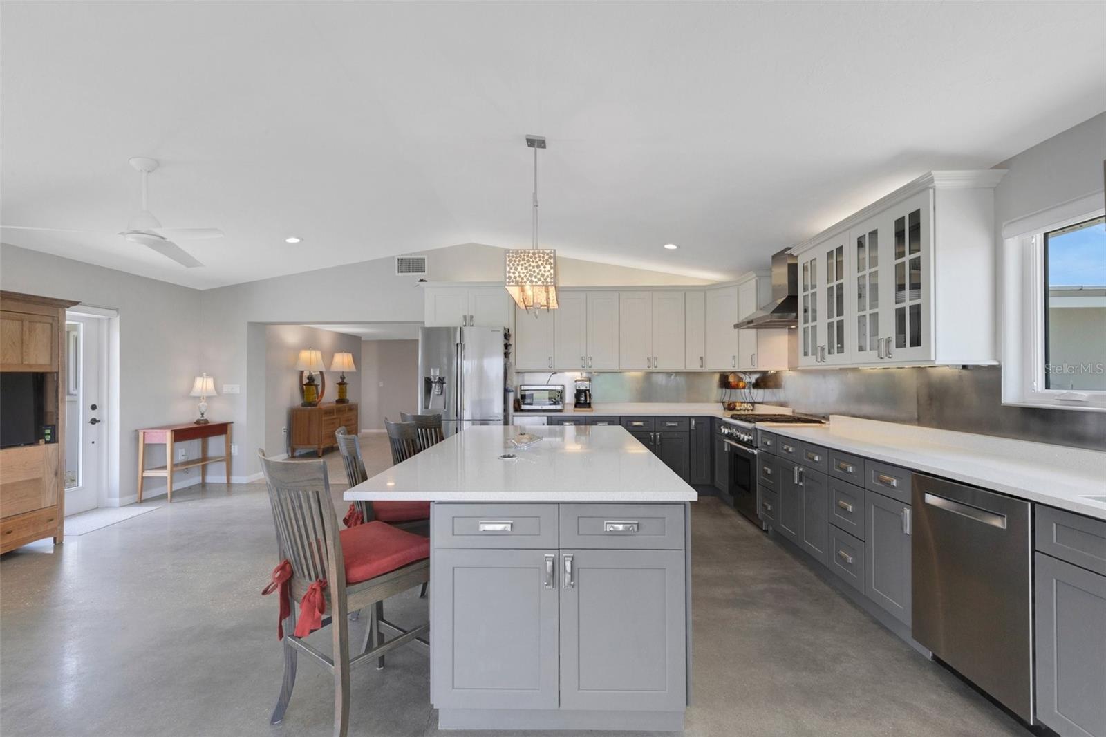 A4653633 Property Photo