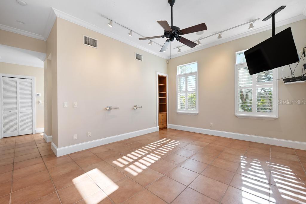 A4653661 Property Photo