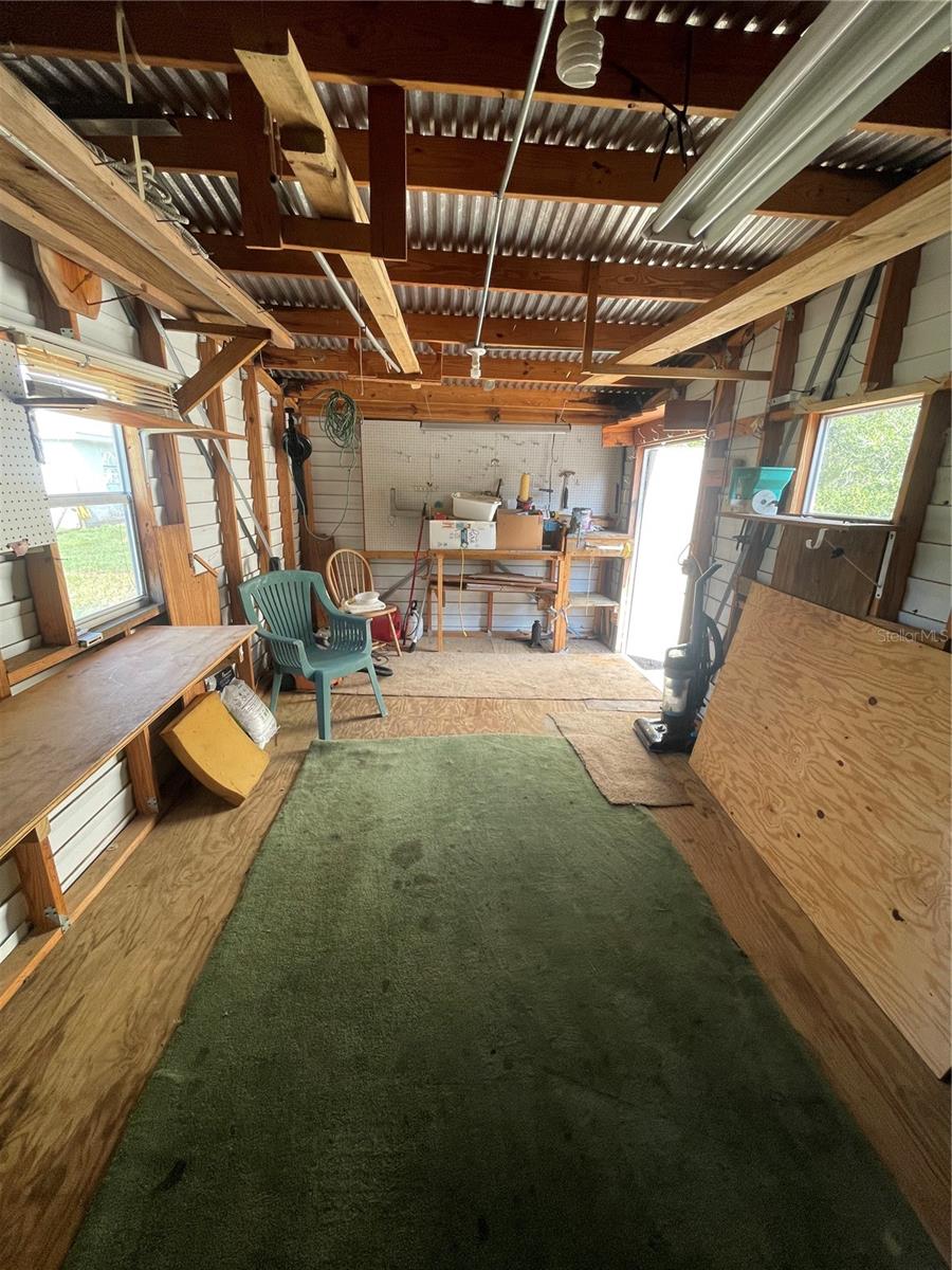 24 MALAUKA TER, OCKLAWAHA, FL, 32179