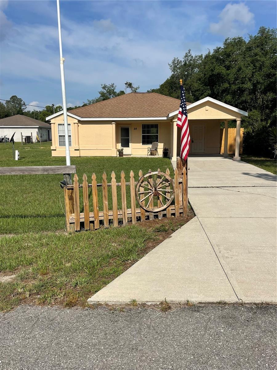 24 MALAUKA TER, OCKLAWAHA, FL, 32179