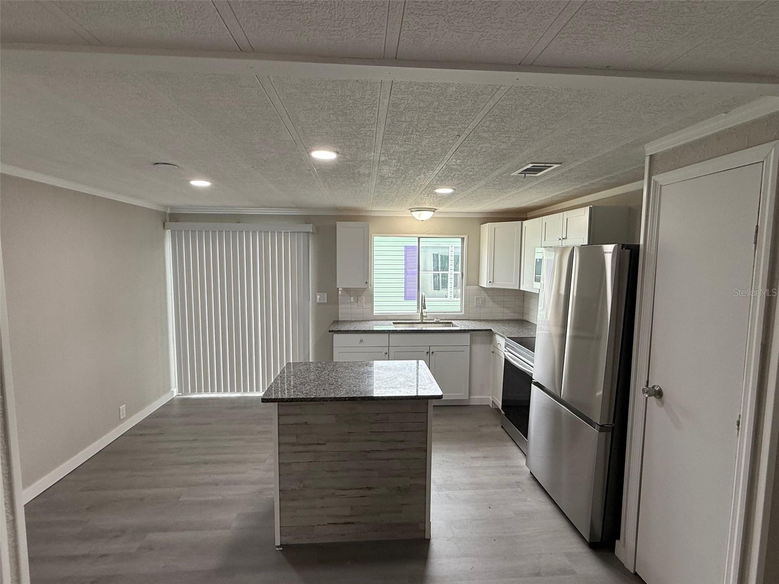 TB8389498 Property Photo