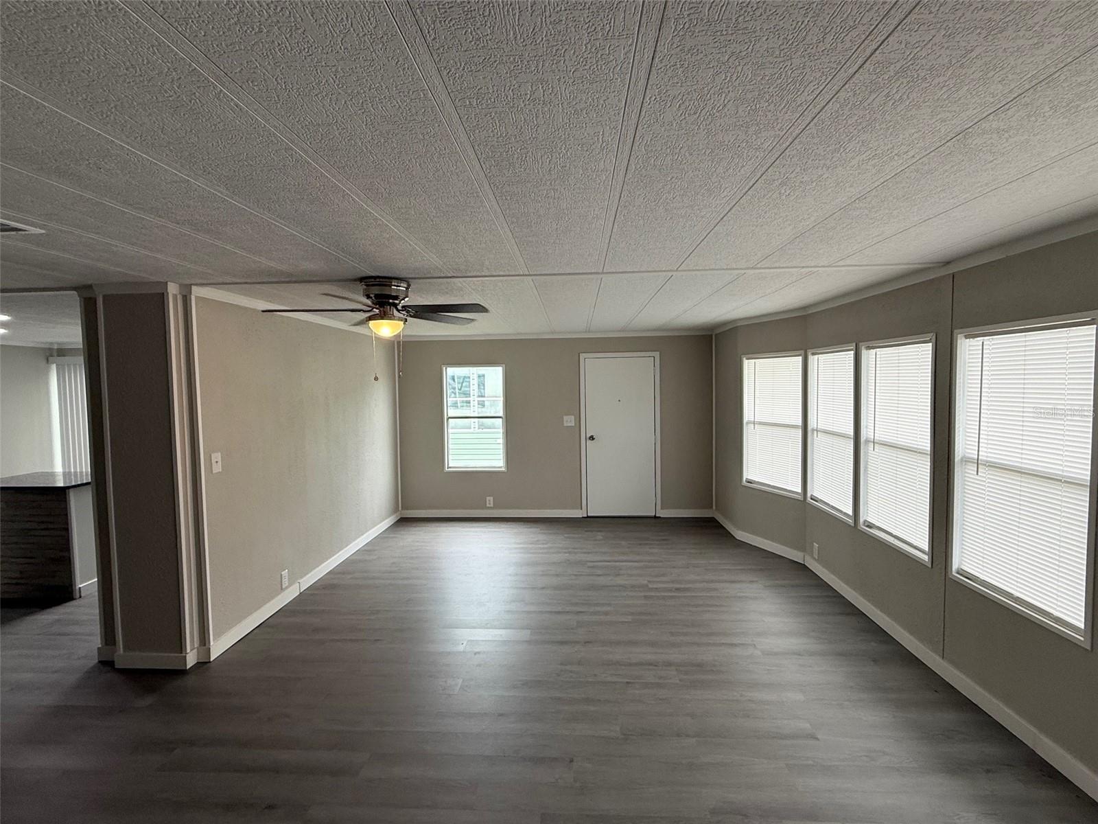 TB8389498 Property Photo