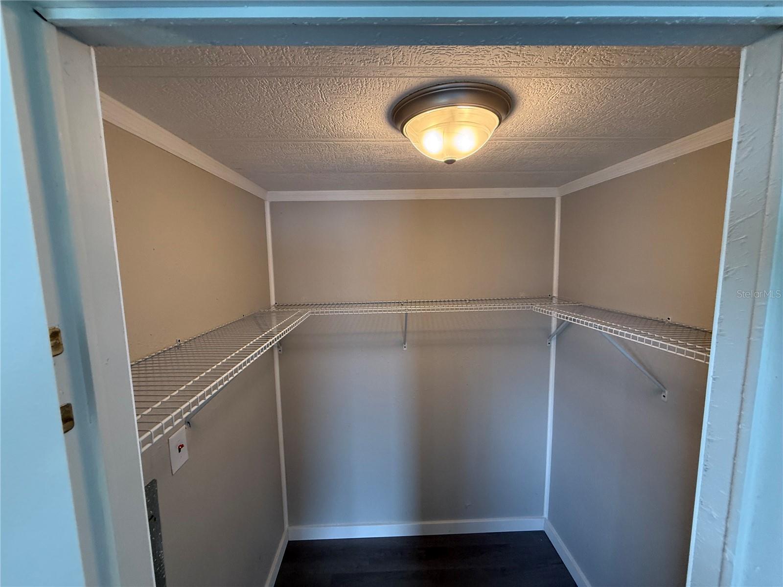 TB8389498 Property Photo