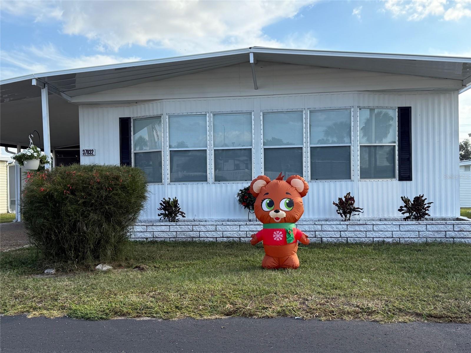 TB8389498 Property Photo