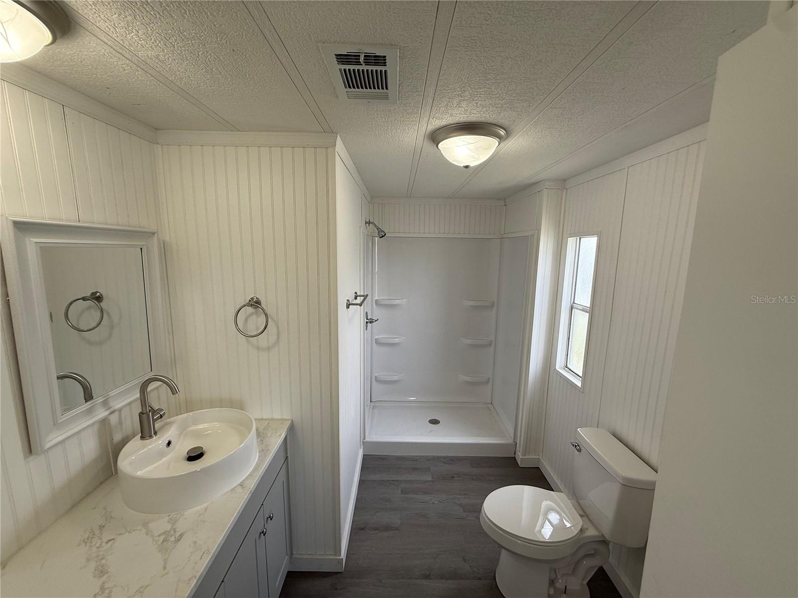 TB8389498 Property Photo