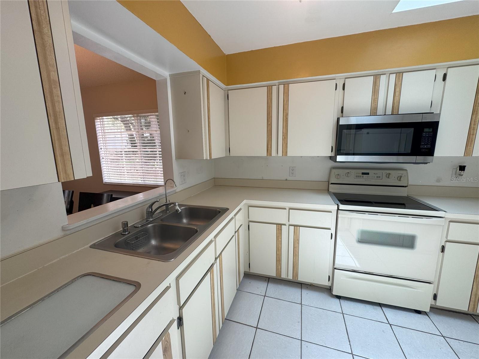 561 PORTLAND CIR, APOPKA, FL, 32703