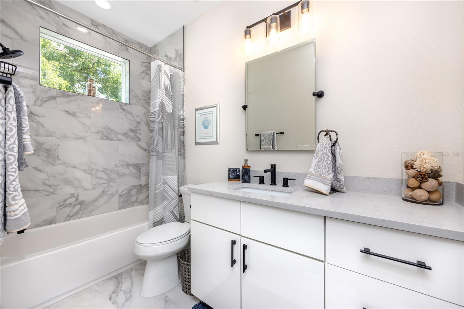 Guest bedroom en-suite bathroom