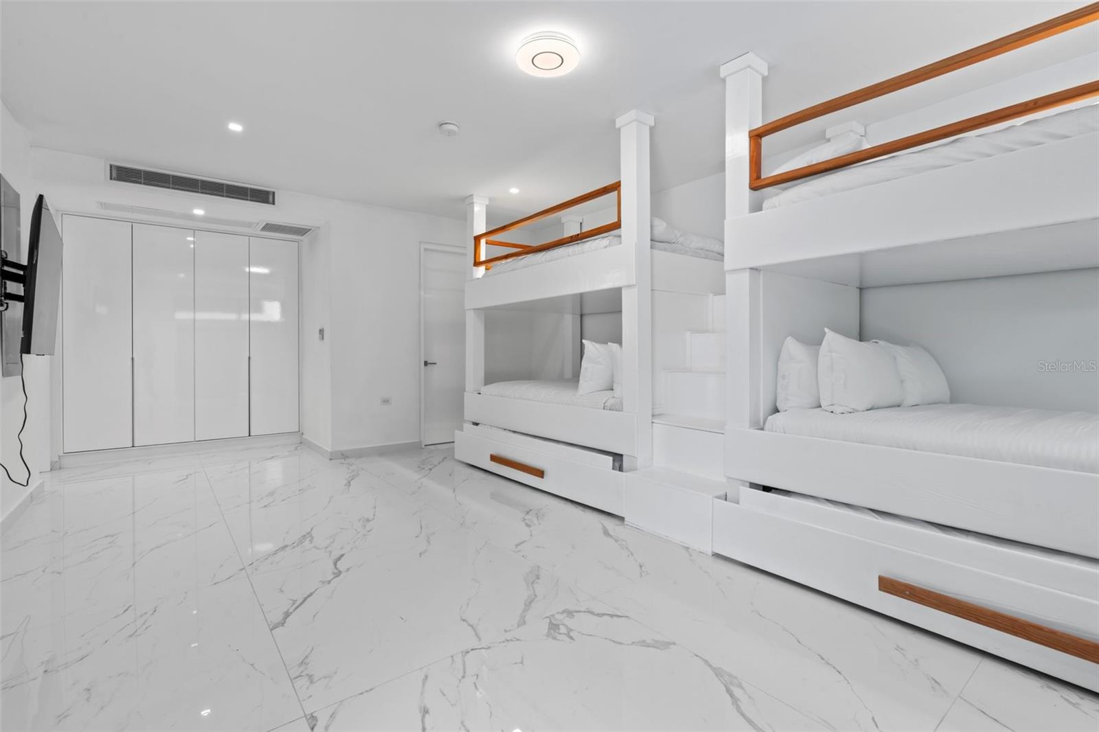 PR9113841 Property Photo