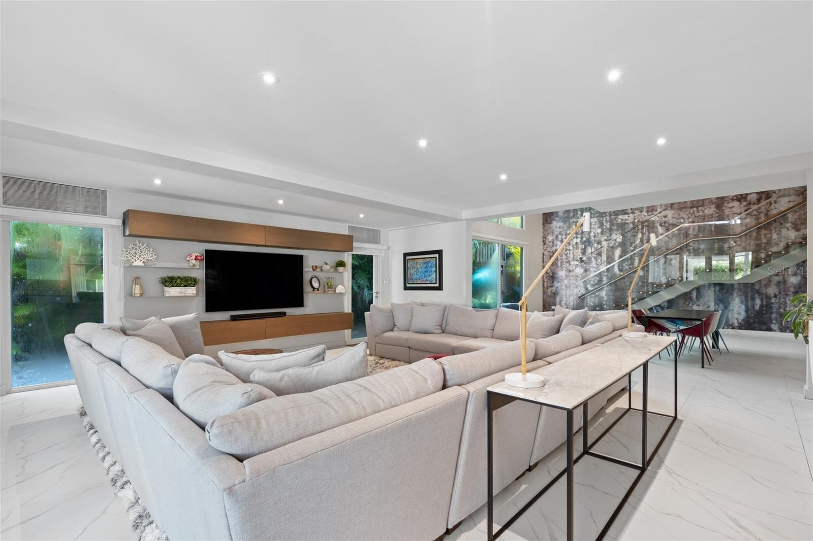 PR9113842 Property Photo