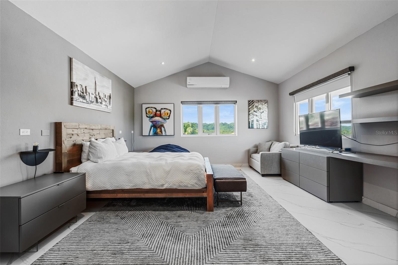 PR9113842 Property Photo