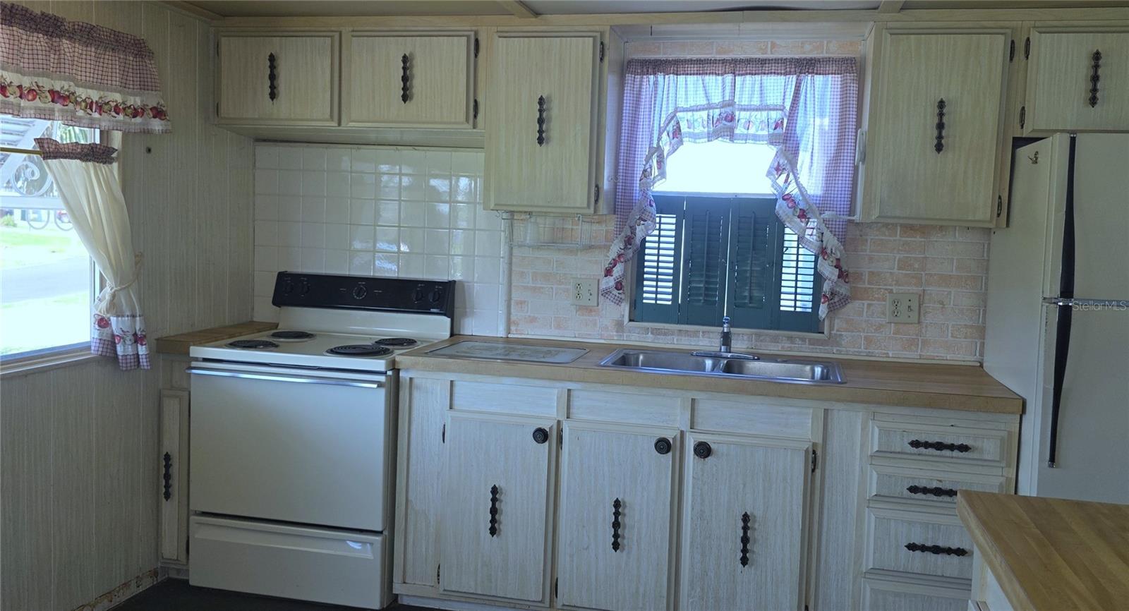 N6139053 Property Photo