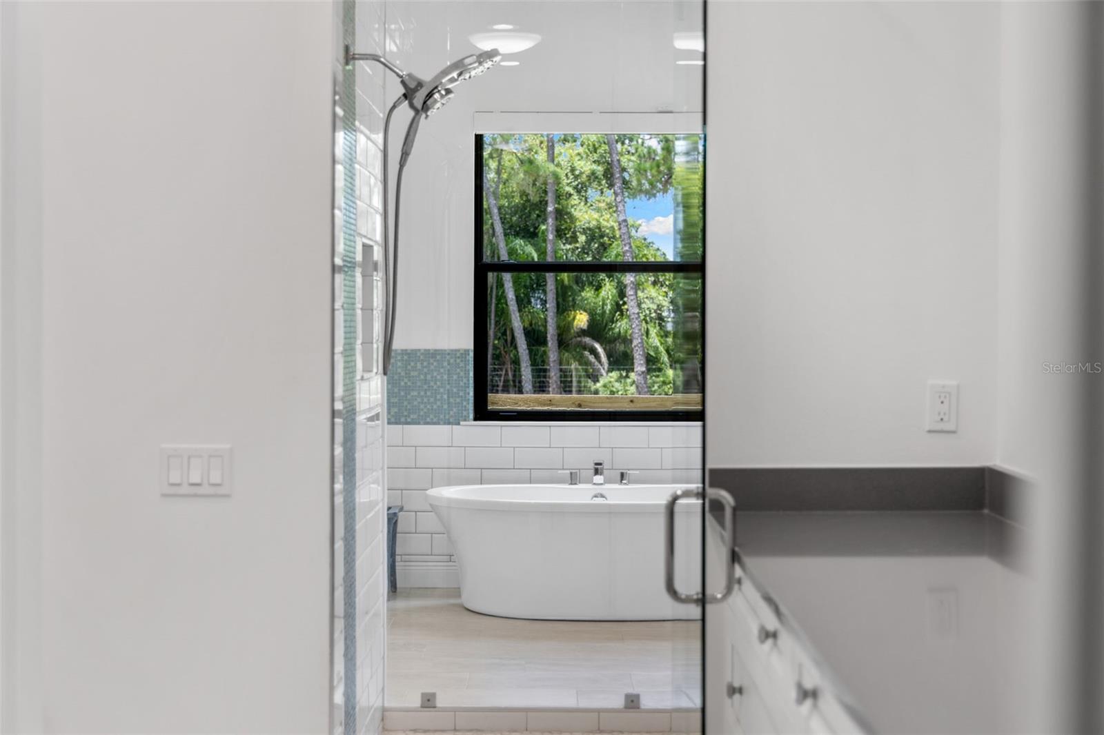 A4653844 Property Photo