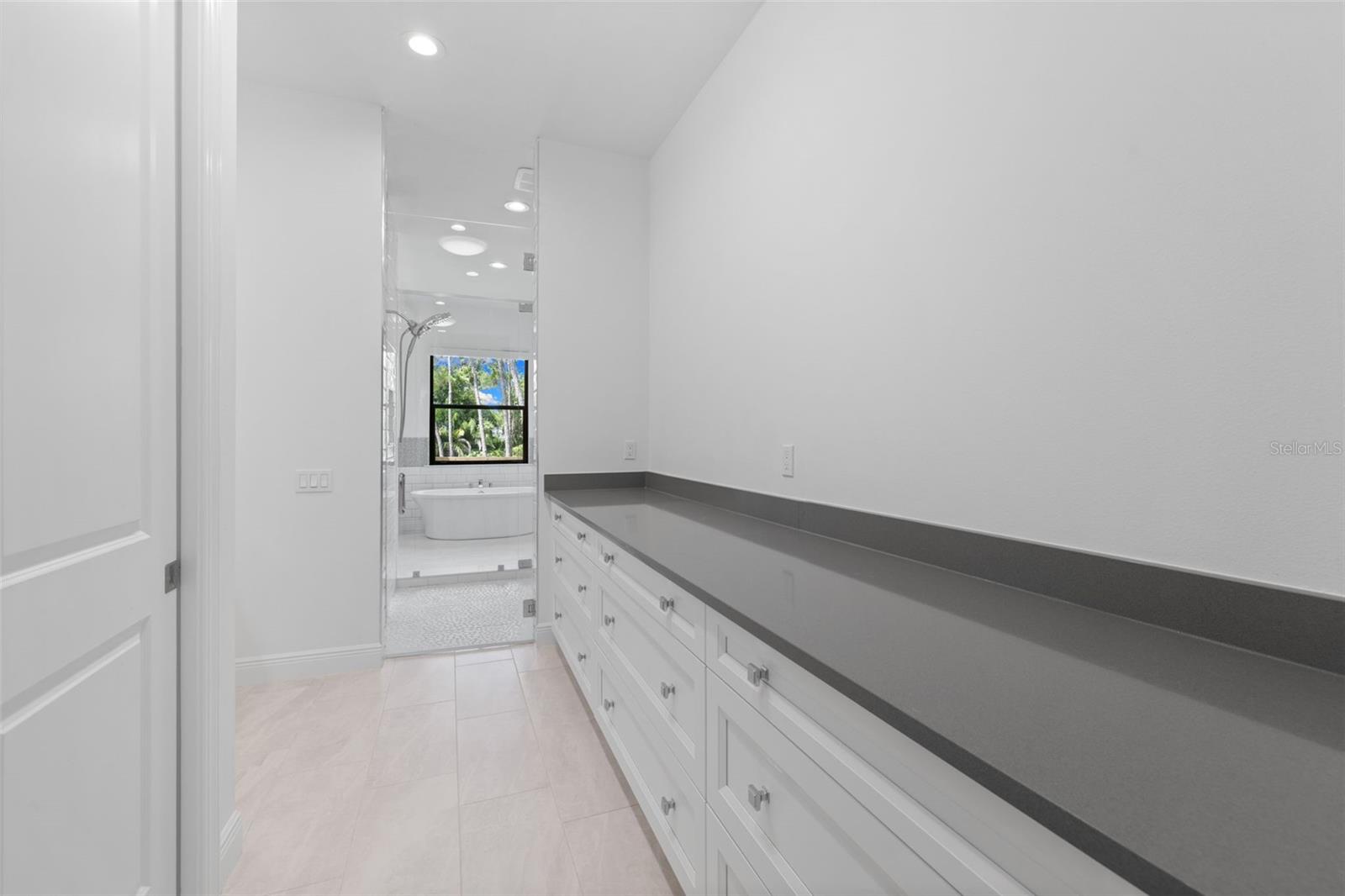 A4653844 Property Photo