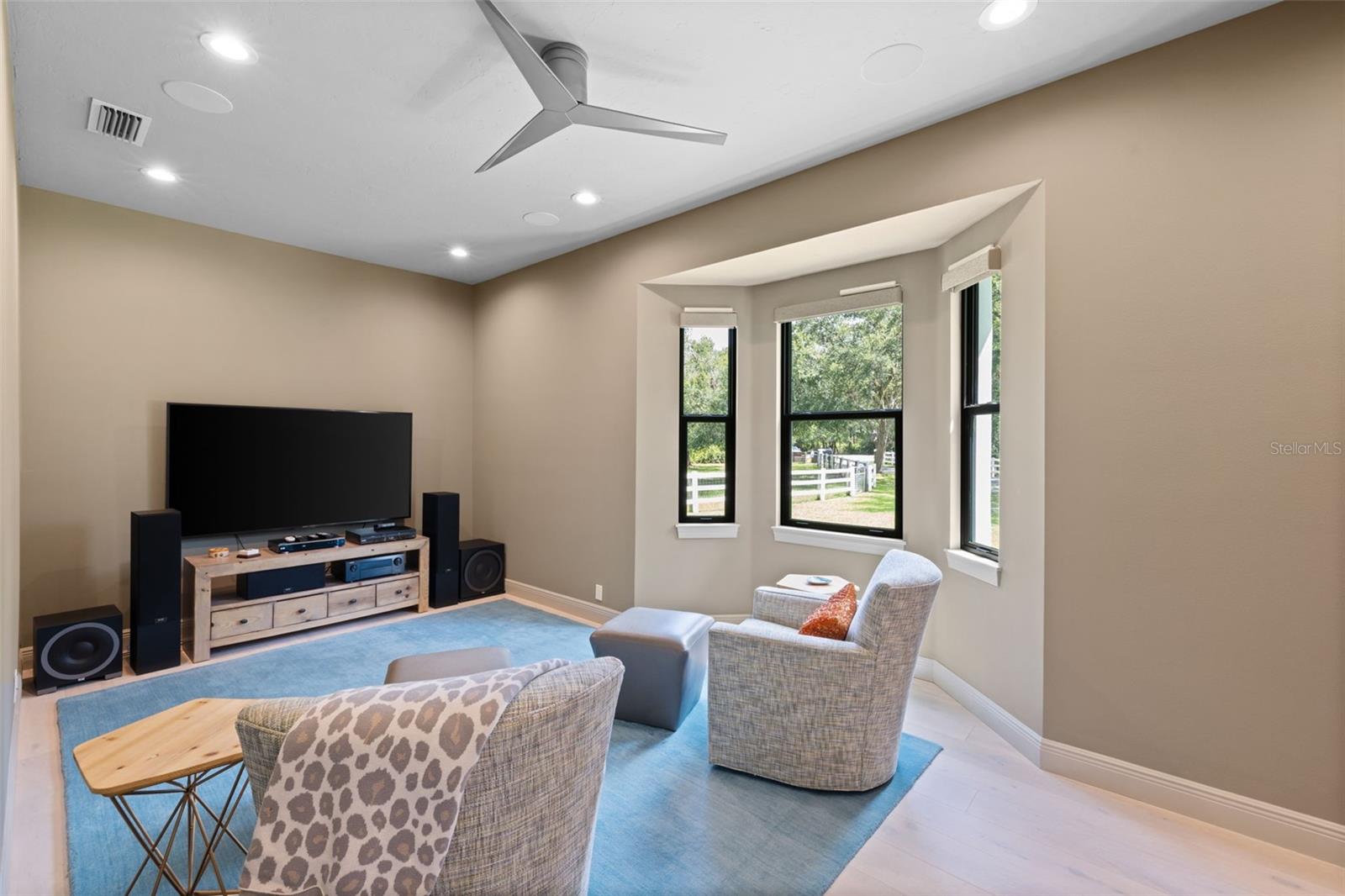 A4653844 Property Photo