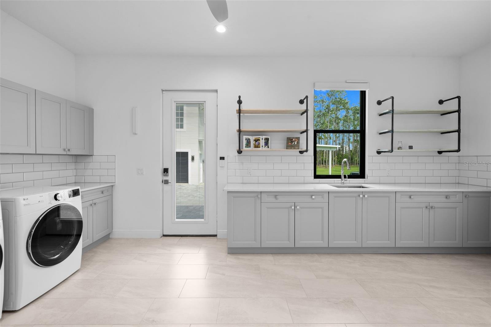 A4653844 Property Photo