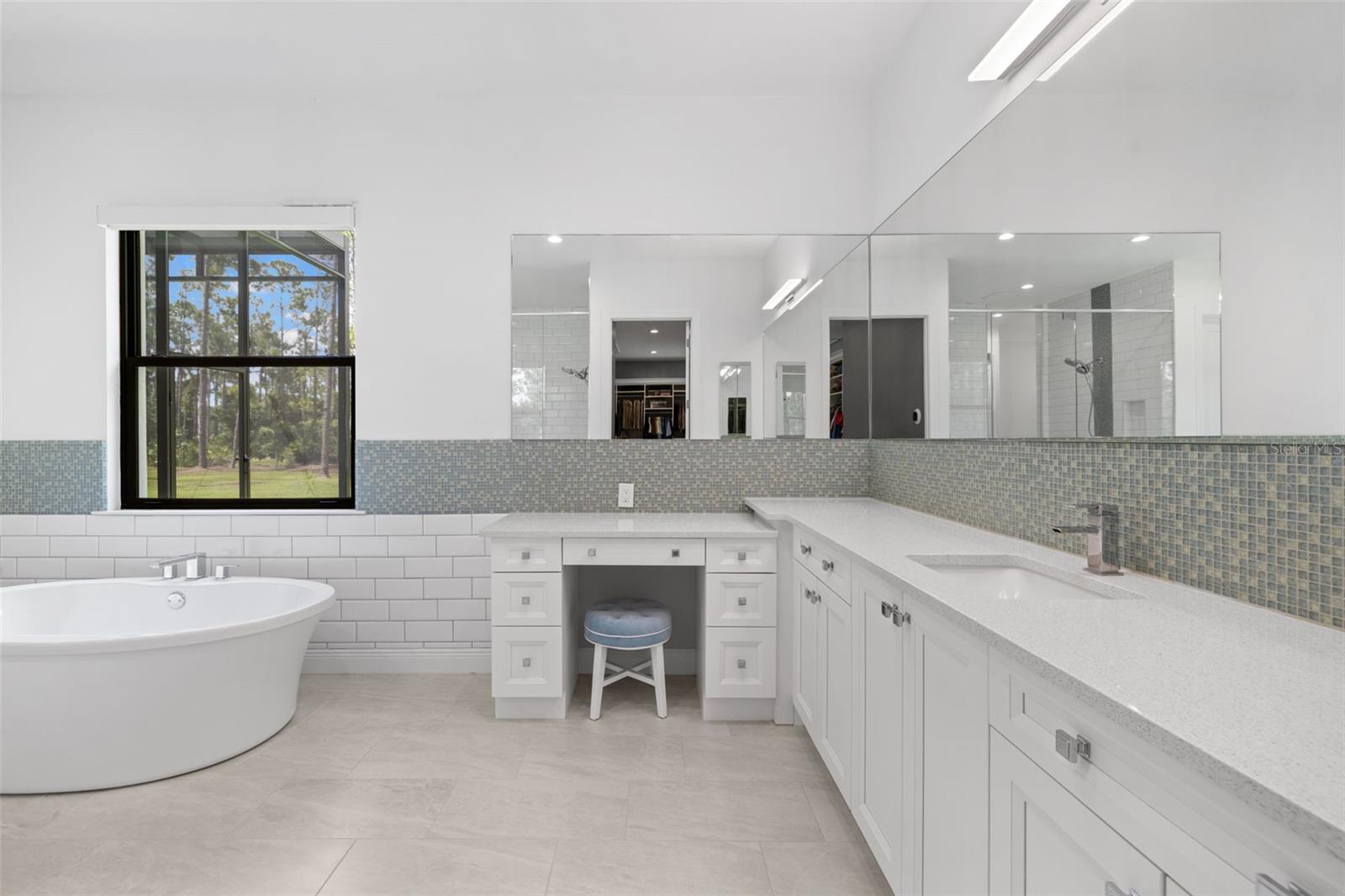 A4653844 Property Photo