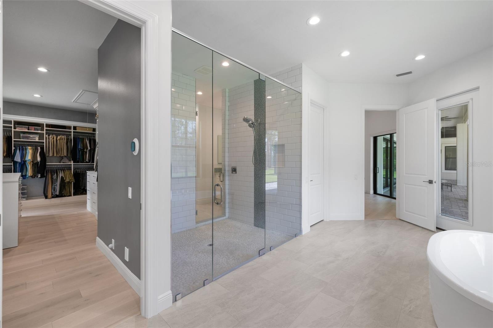 A4653844 Property Photo