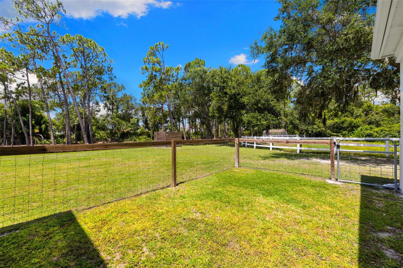 A4653844 Property Photo