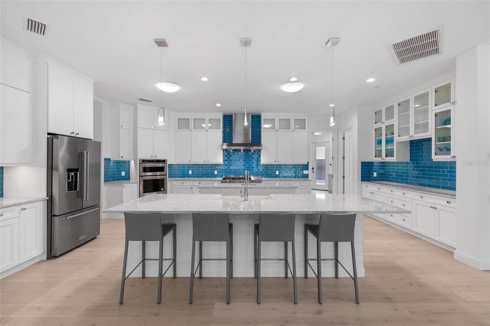 A4653844 Property Photo