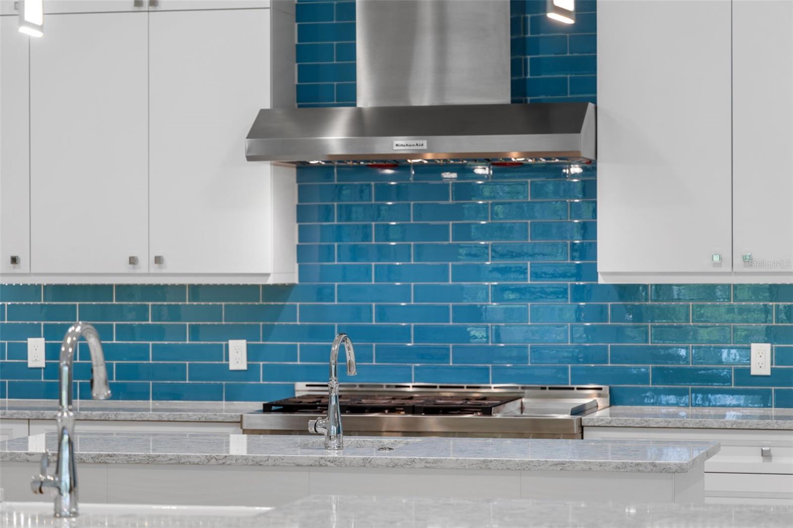 A4653844 Property Photo