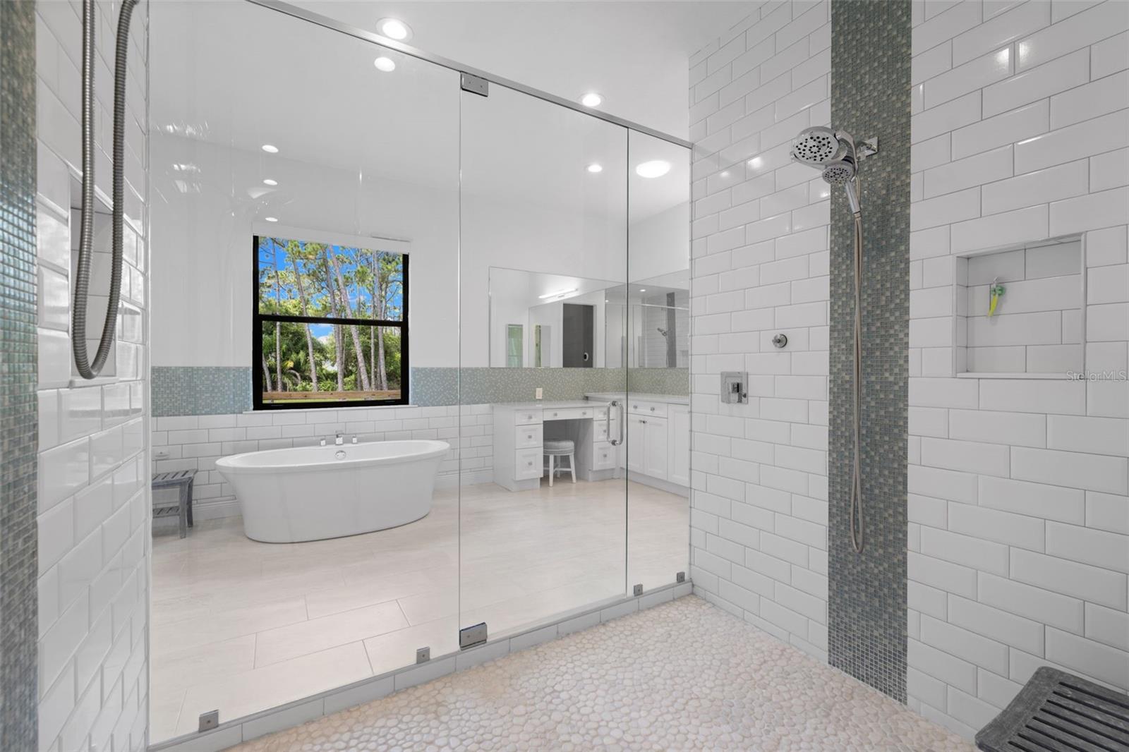 A4653844 Property Photo