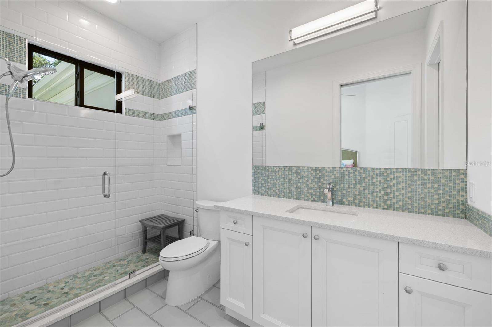A4653844 Property Photo