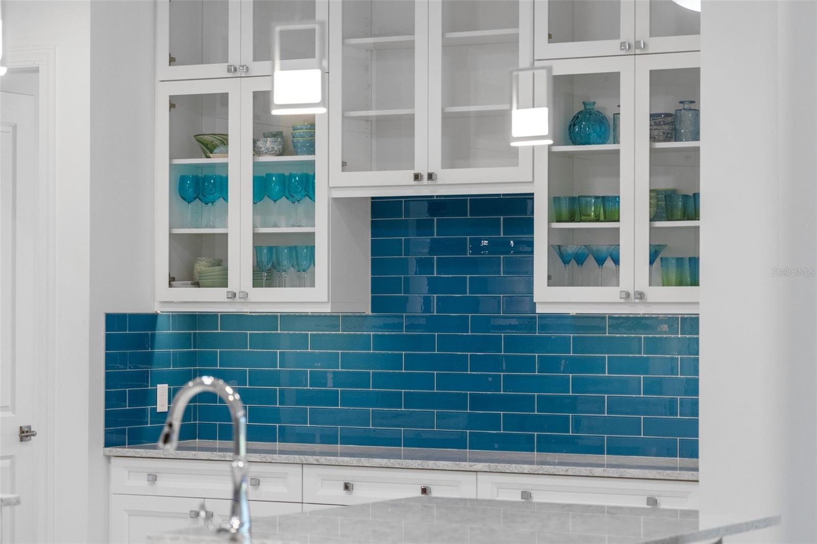A4653844 Property Photo