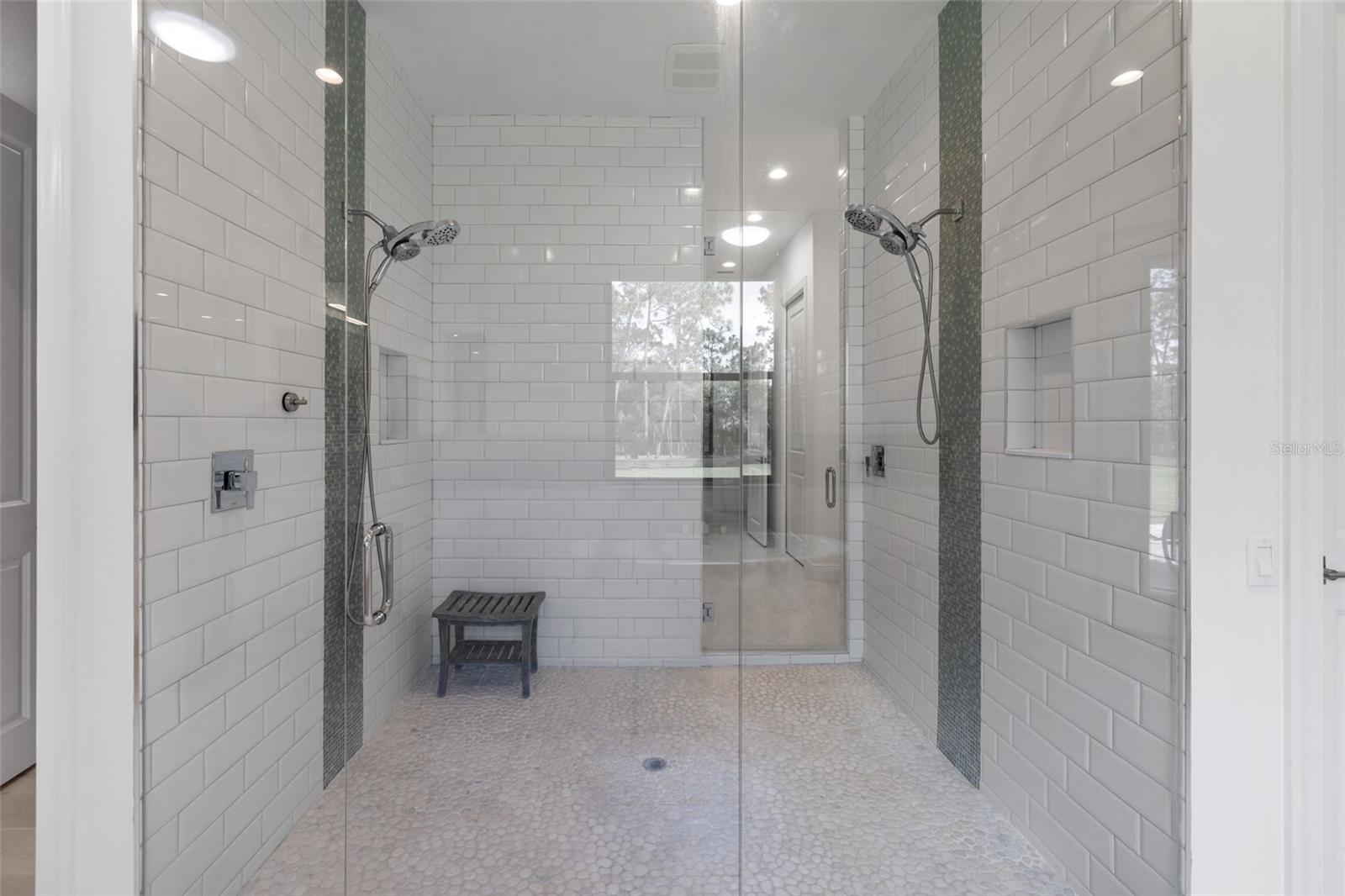 A4653844 Property Photo