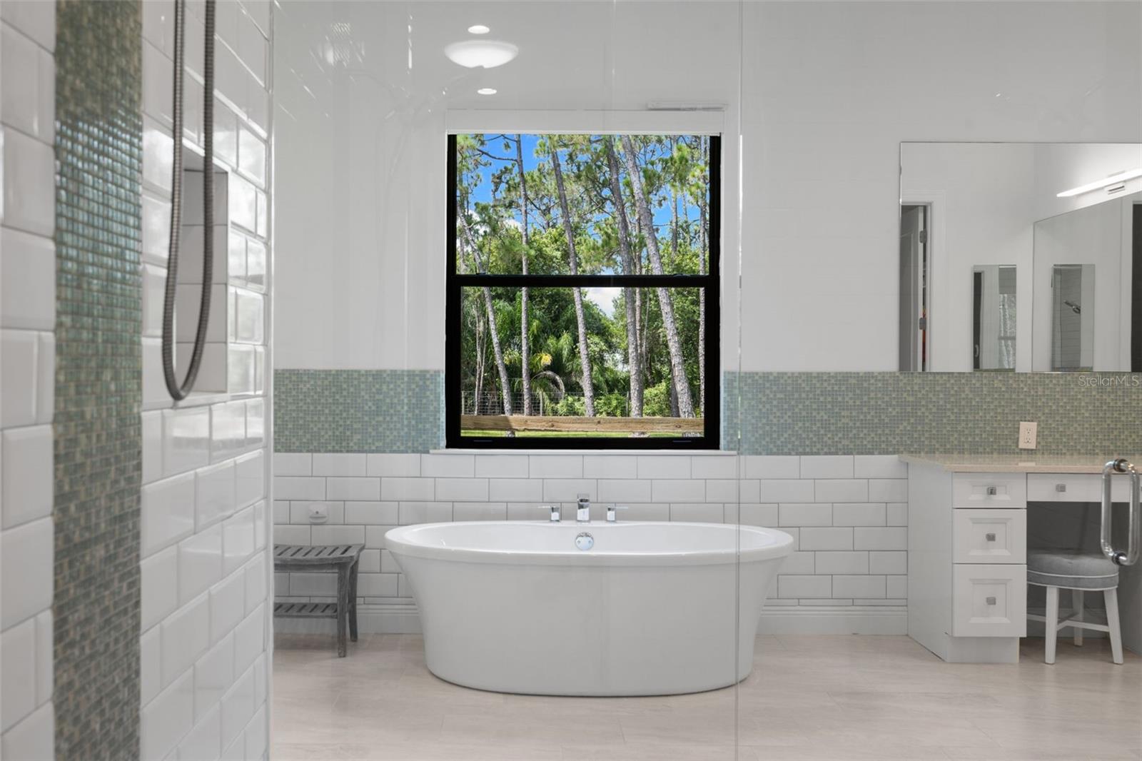 A4653844 Property Photo