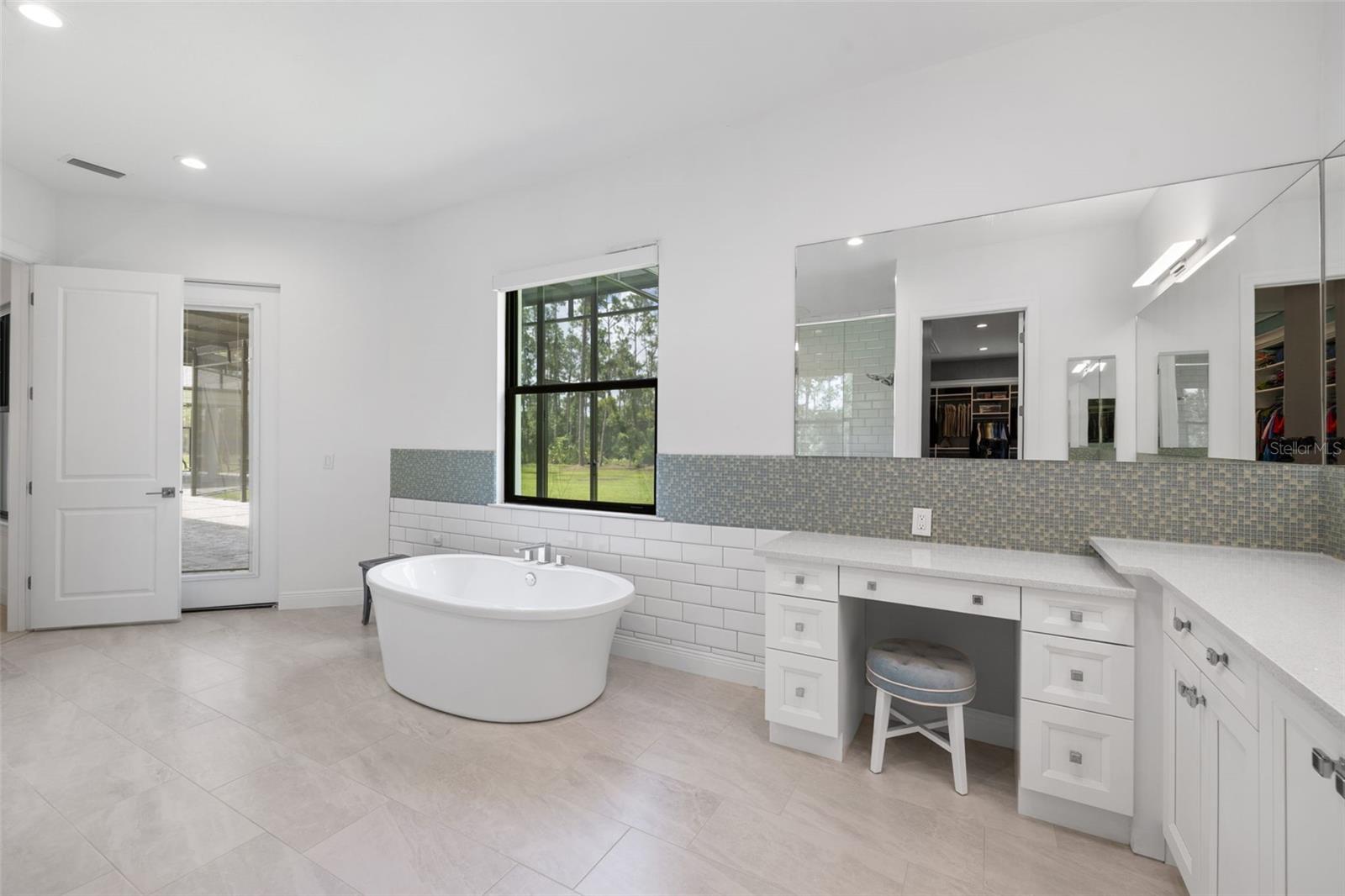A4653844 Property Photo