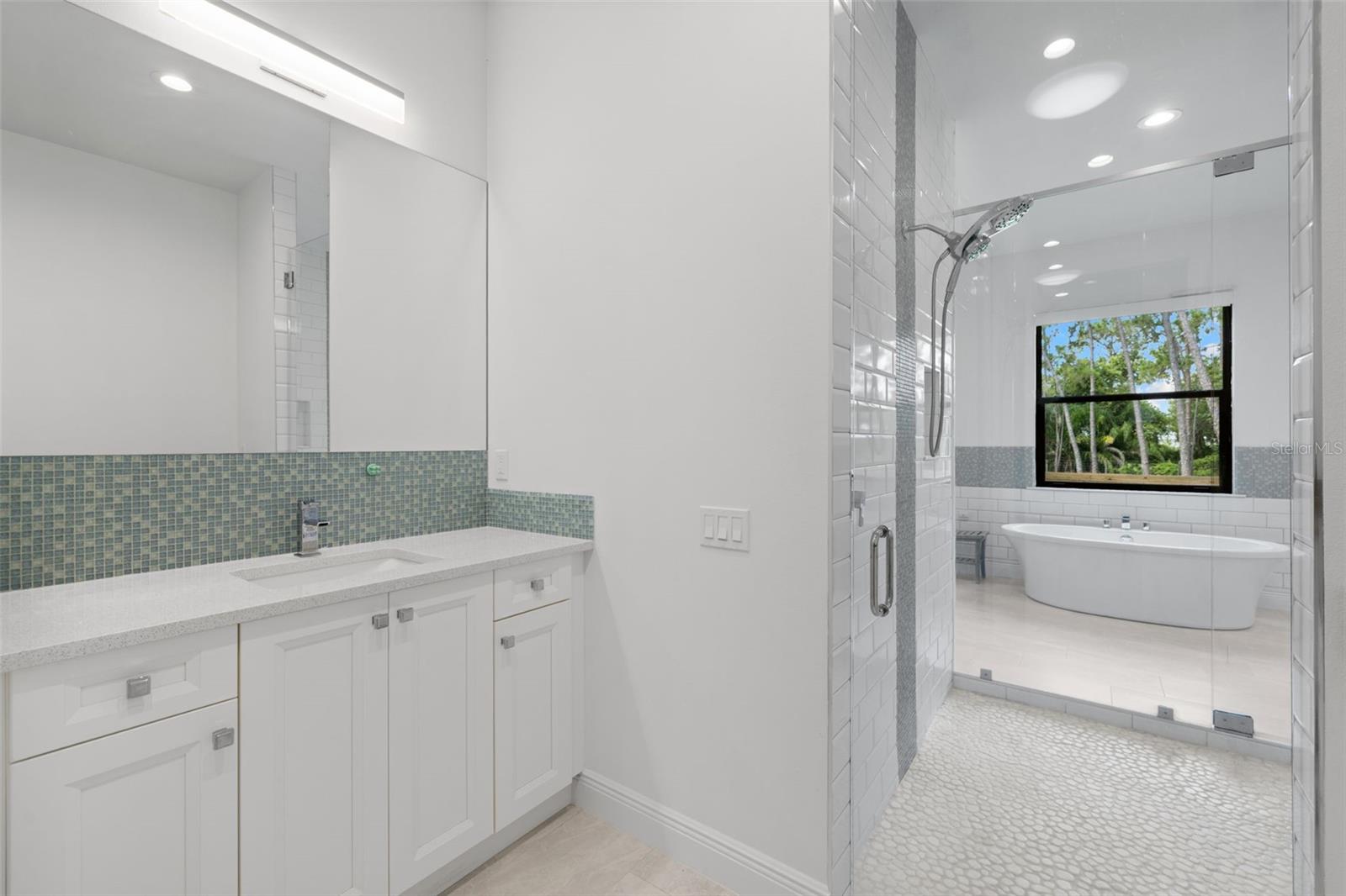 A4653844 Property Photo