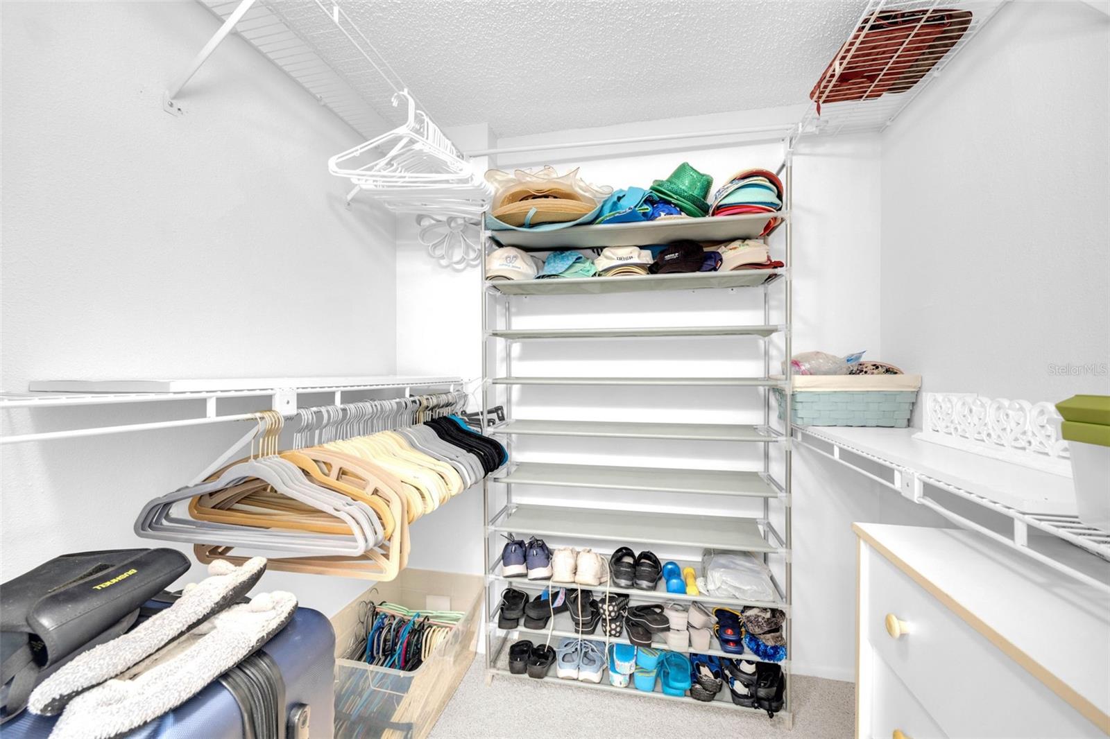 Primary bedroom - walk-in closet