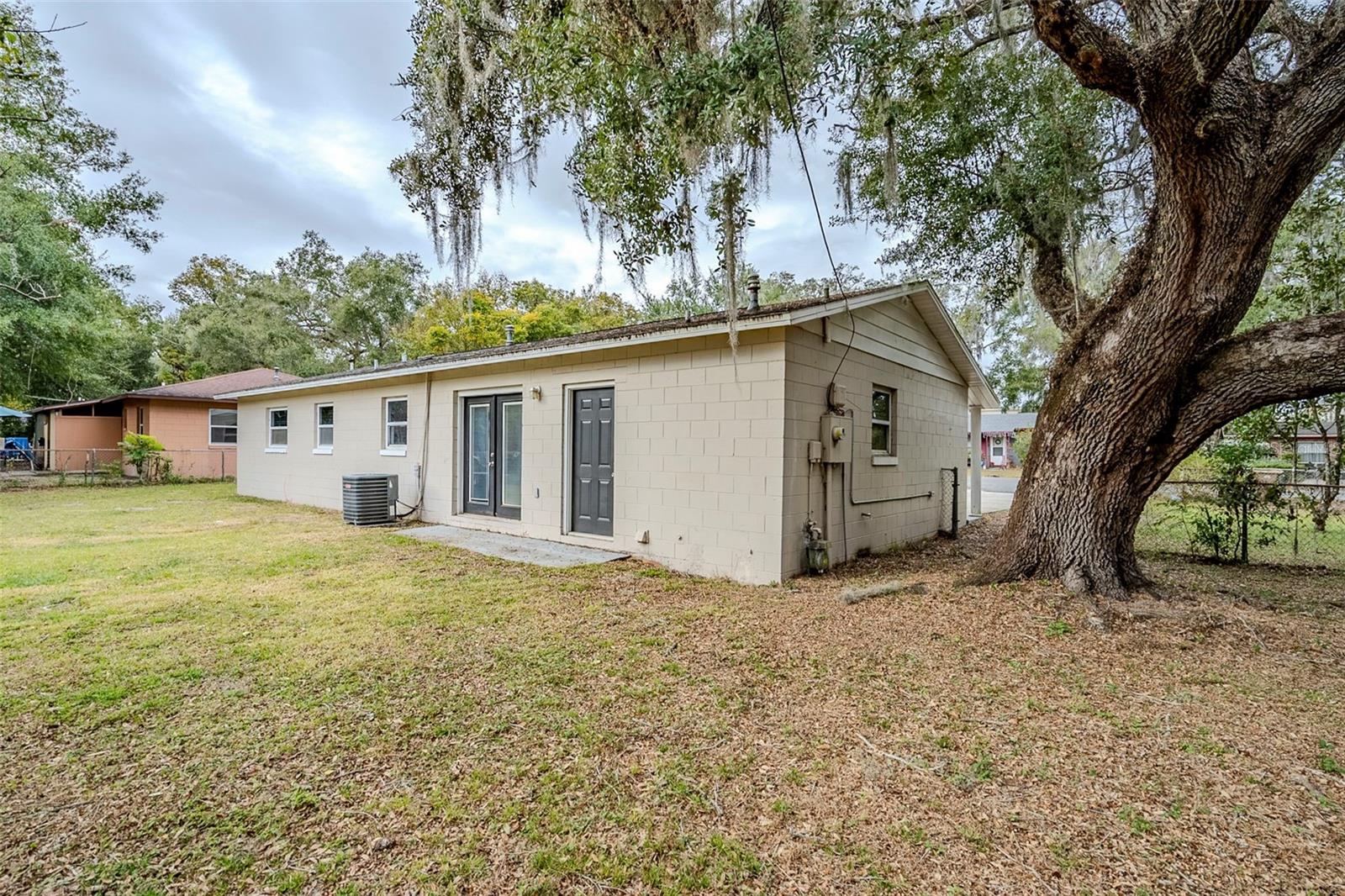 2311 OLIVET AVE, LEESBURG, FL, 34748