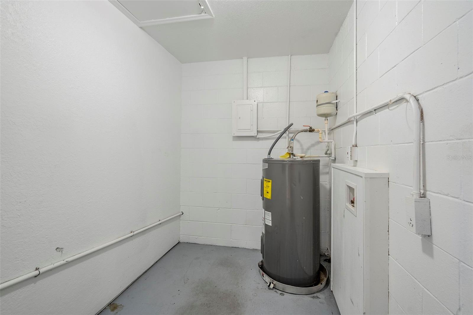 2311 OLIVET AVE, LEESBURG, FL, 34748