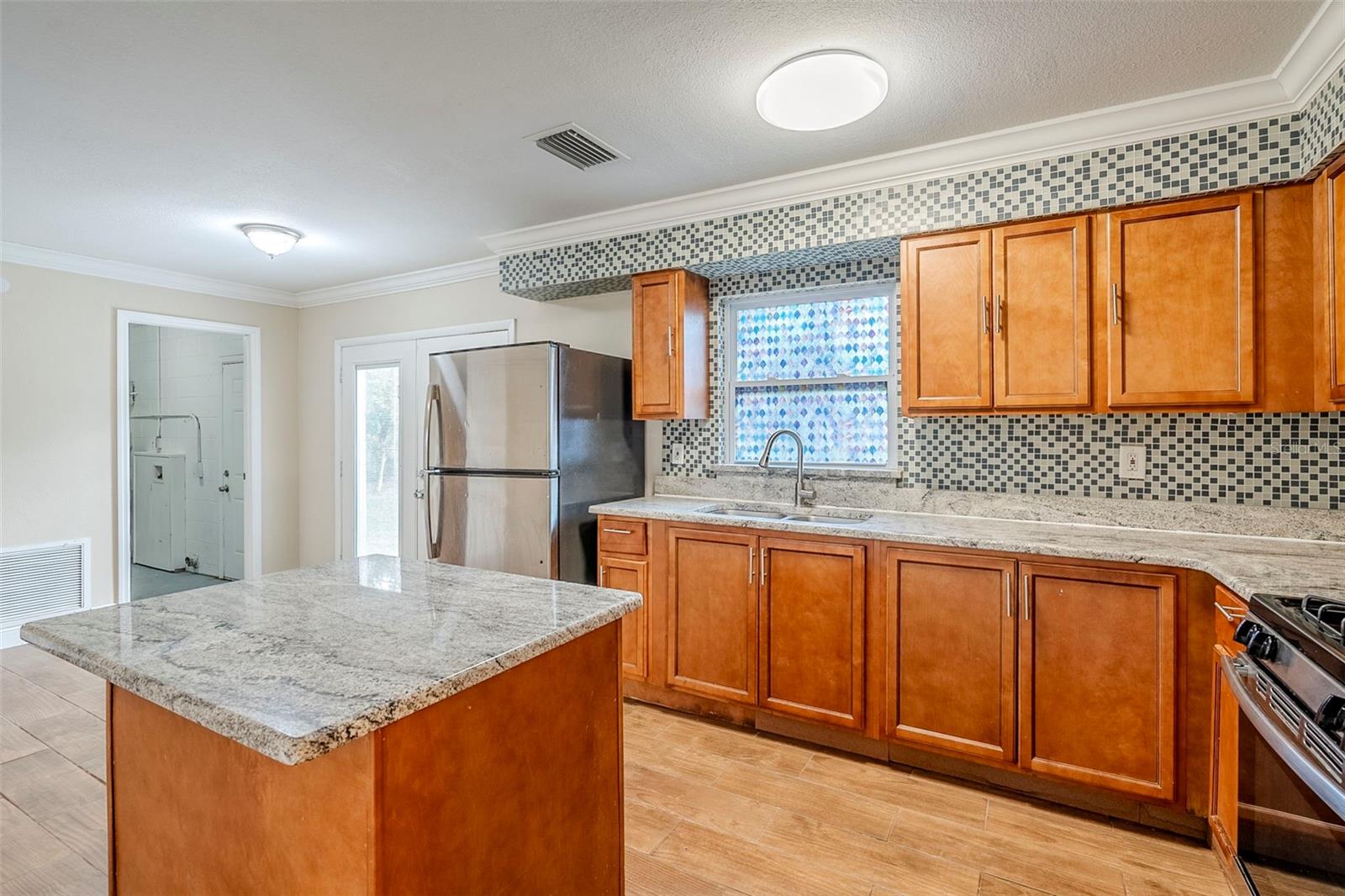 2311 OLIVET AVE, LEESBURG, FL, 34748