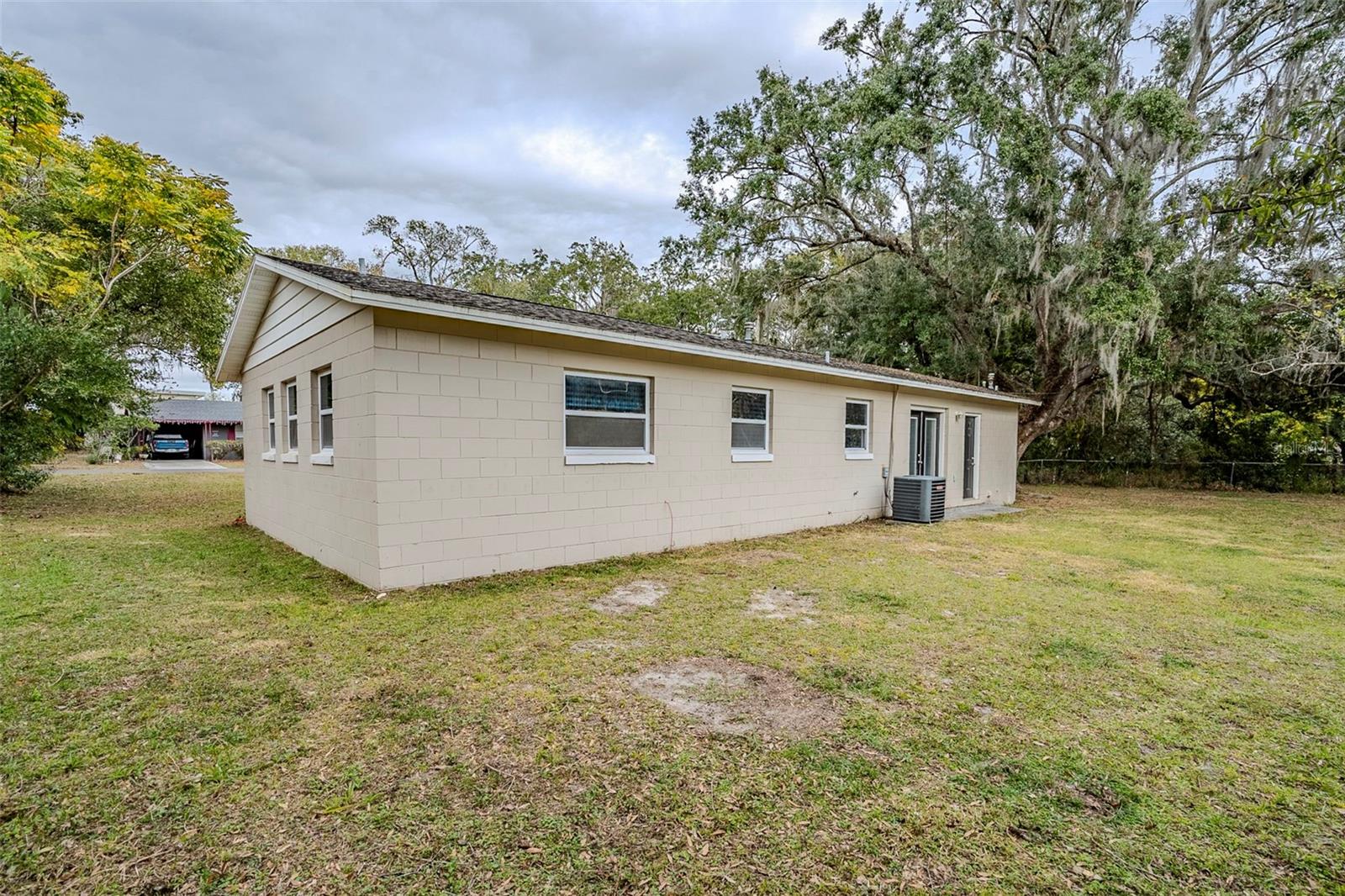 2311 OLIVET AVE, LEESBURG, FL, 34748