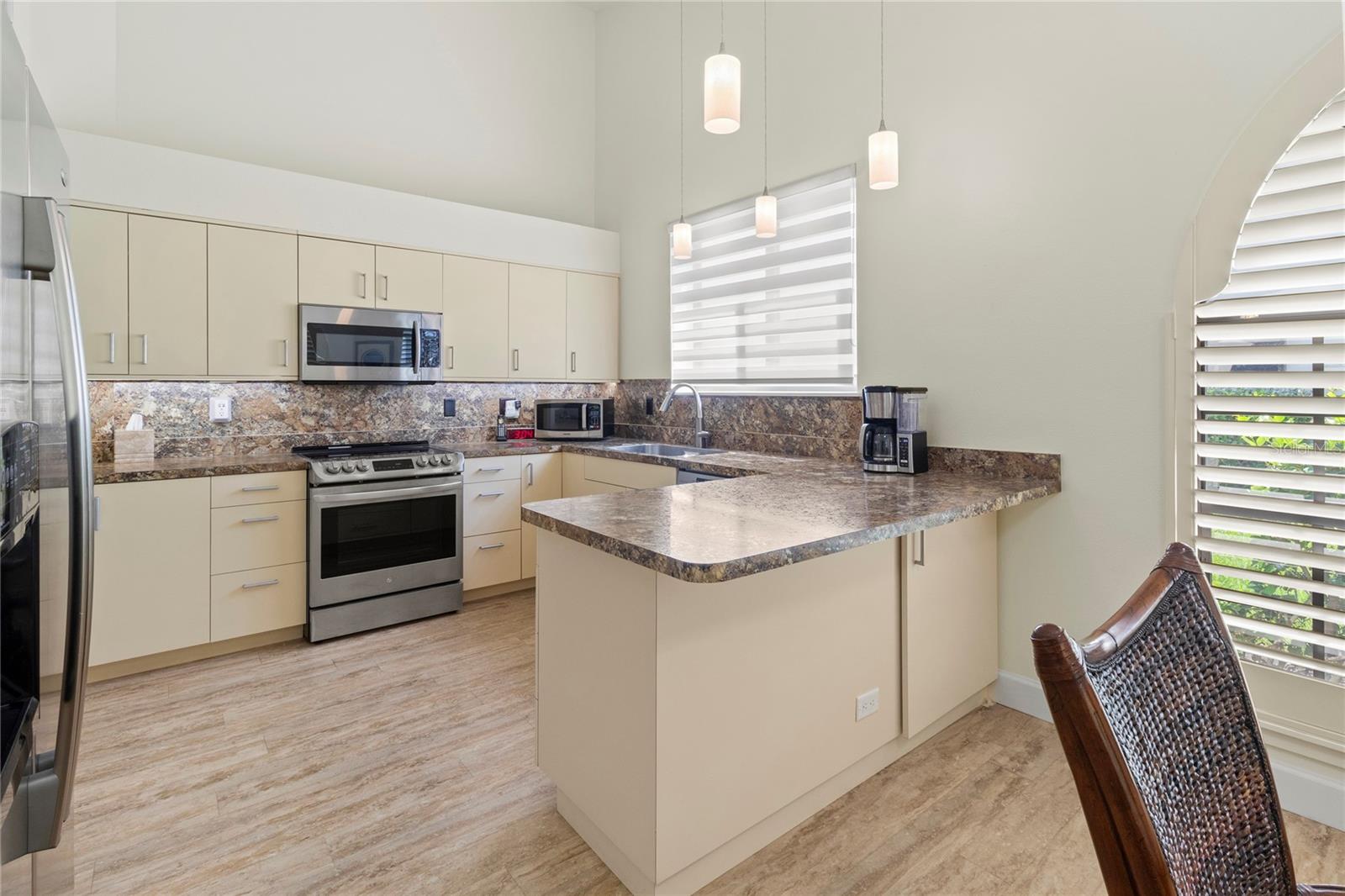 A4653855 Property Photo
