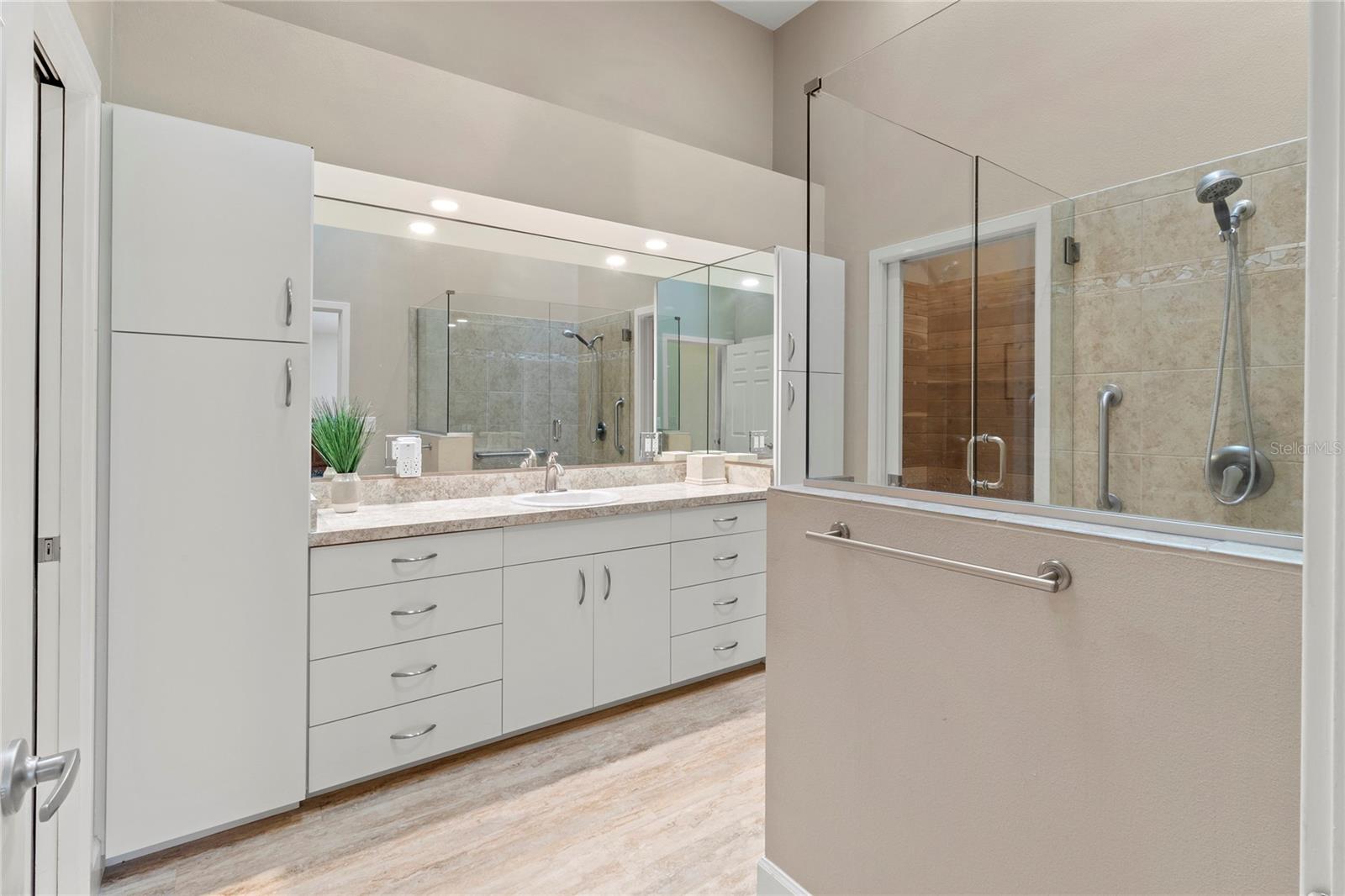 A4653855 Property Photo