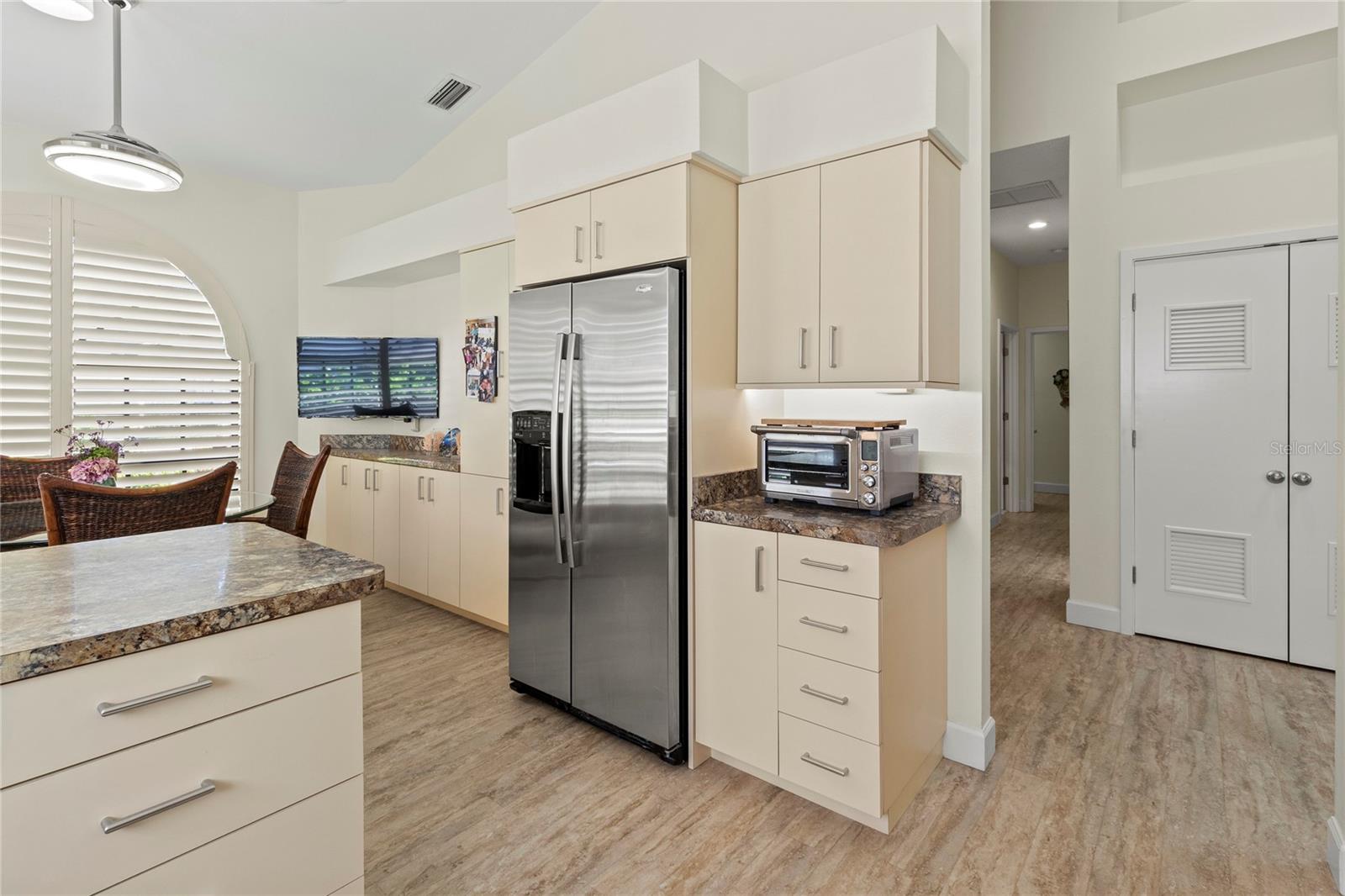 A4653855 Property Photo