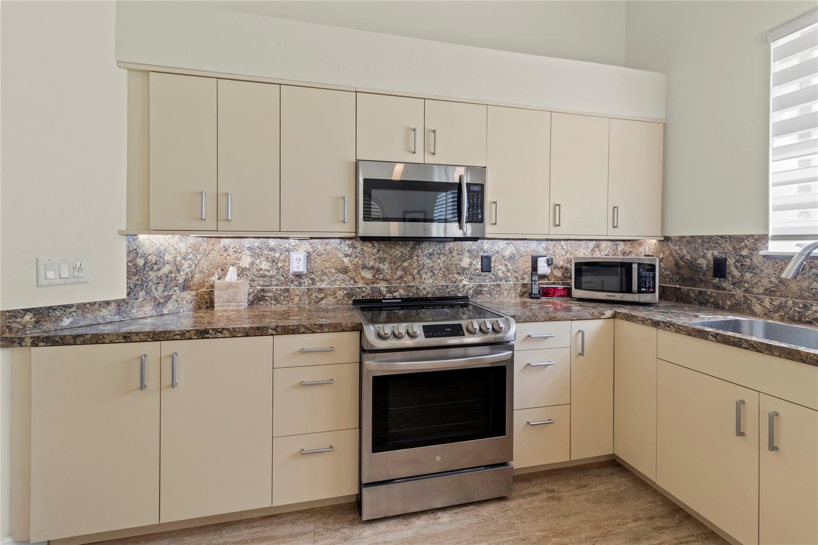 A4653855 Property Photo